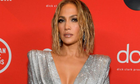 Jennifer Lopez Poses Nude For New Cover