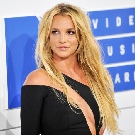 Britney Spears Is Posting Through Vanity