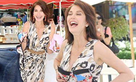 Teri Hatcher Gives Personal Demonstration As She Sells Off Bra Collection For Charity Mail